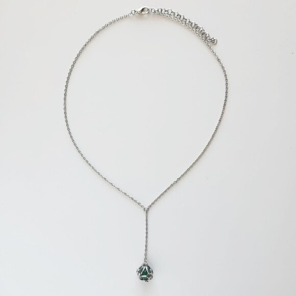 Green aventurine caged pearl drop on a antique style silver rosary necklace - Picture 4 of 9